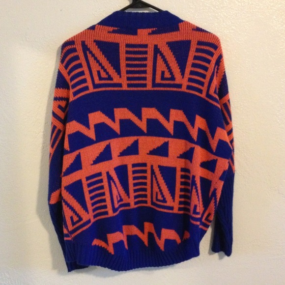 ☀Tribal Sweater☀ - Picture 2 of 4