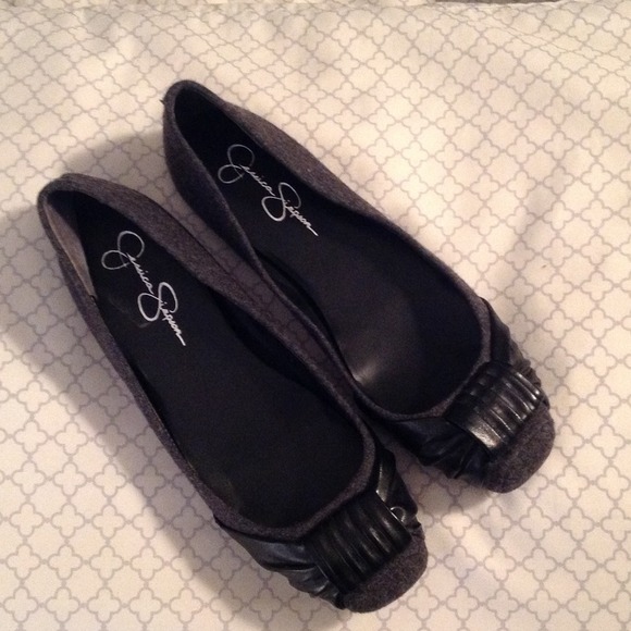 Jessica Simpson grey and black flats size 8.5 SOLD