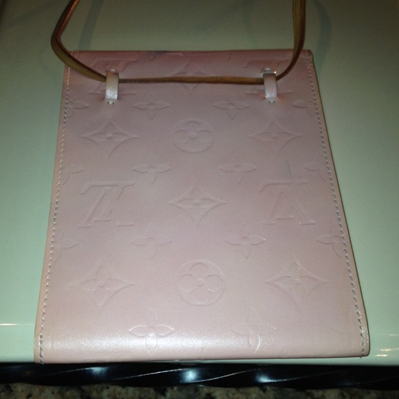 SOLD-Authentic LV Kenmare Vernis Crossbody - Picture 2 of 4