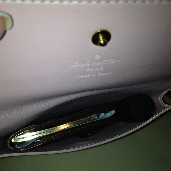 SOLD-Authentic LV Kenmare Vernis Crossbody - Picture 3 of 4