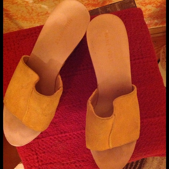 ♥Item gifted*♥***Yellow  suede slides