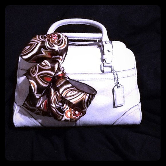 💯% AUTHENTIC COACH PURSE IN VERY GOOD CONDITIONS!