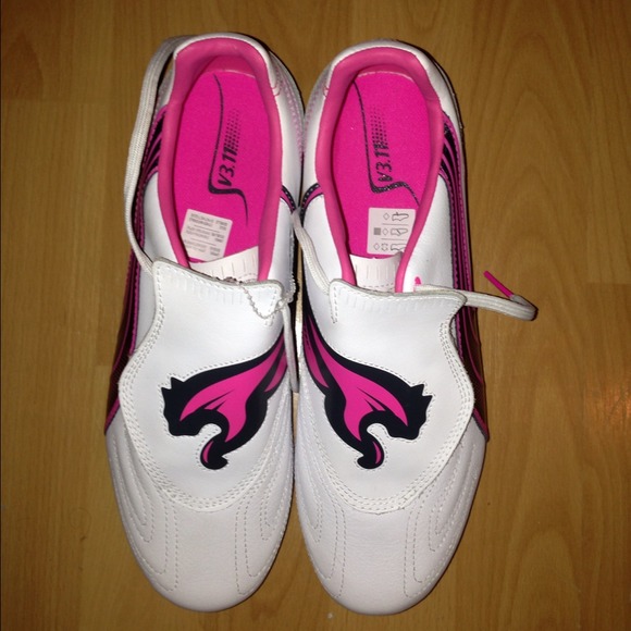 Brand new Puma soccer shoes cleats