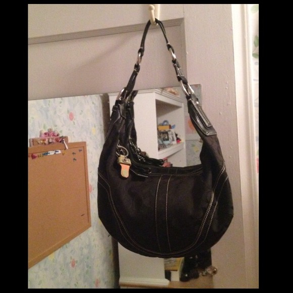 Coach Handbags - FLASH SALE👜Coach Black Signature Soho Hobo Bag