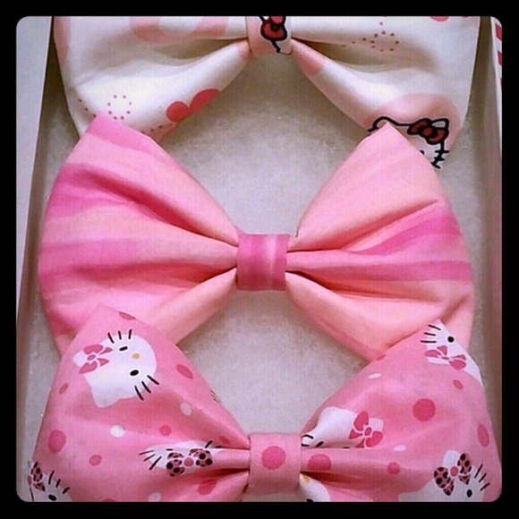 Hello Kitty Pink Bow Set - Picture 1 of 3