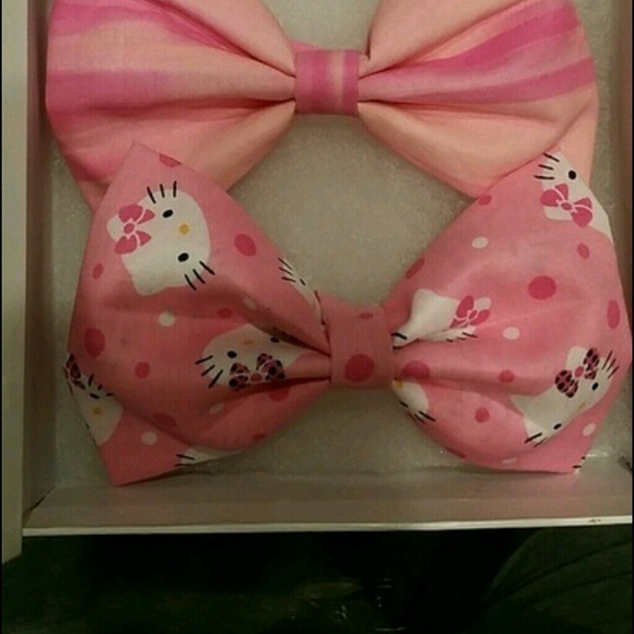Hello Kitty Pink Bow Set - Picture 2 of 3