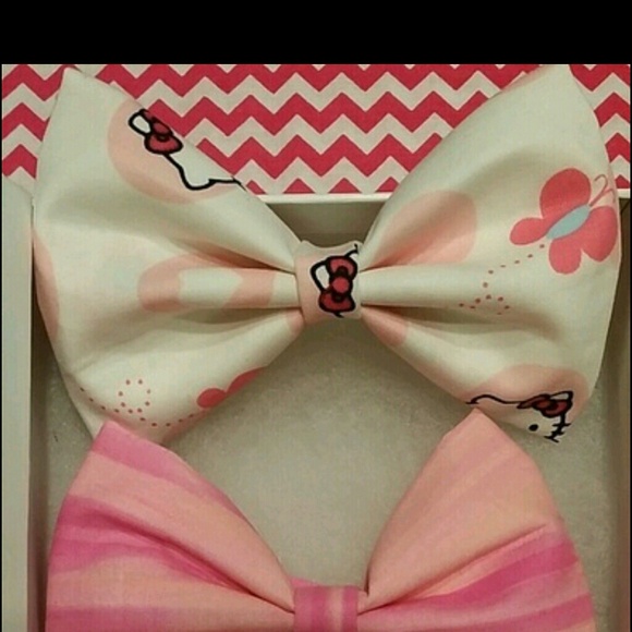 Hello Kitty Pink Bow Set - Picture 3 of 3