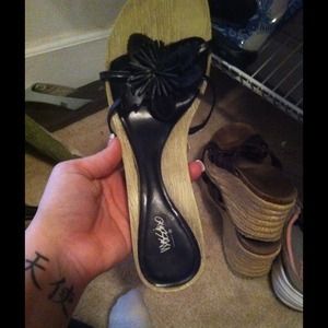 Mossimo - black strappy heels with adorable flower