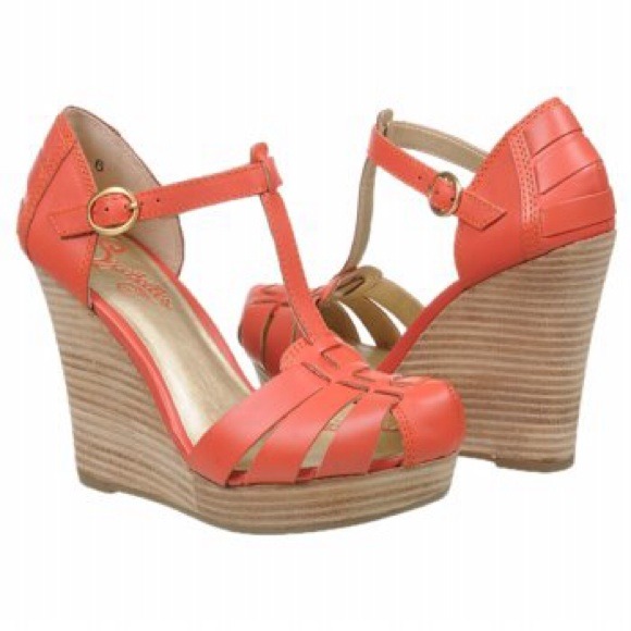 Seychelles coral leather wedge, 8.5, fits like 9
