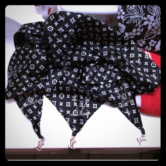 Large scarf