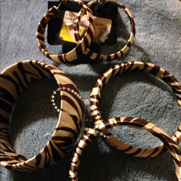 Cute Zebra print 4pce set - Picture 2 of 3