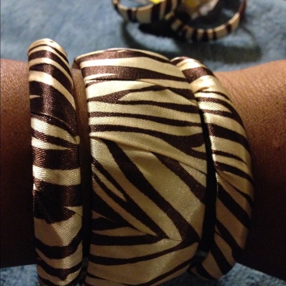 Cute Zebra print 4pce set - Picture 3 of 3