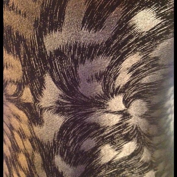 ❌NOT AVAILABLE❌**! Beautiful top!🍍 - Picture 3 of 4