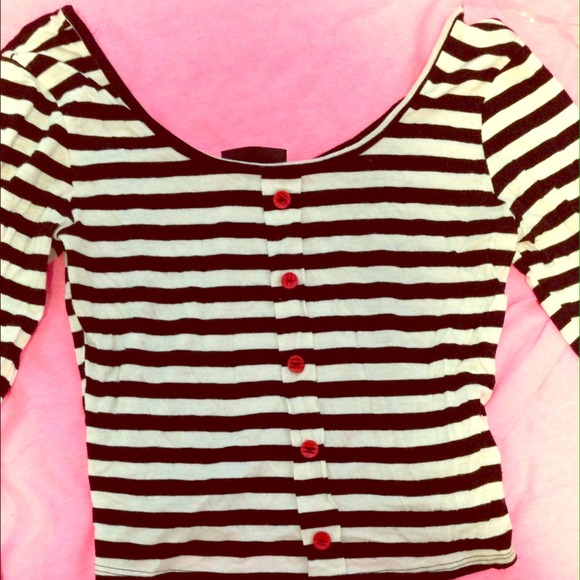 ✨Sold✨ Stripped Crop Top