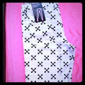 ✨Sold✨ White jeans w| design