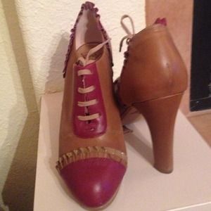 Ruffle oxford heels! Anthropologie chic shoe!