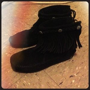 Minnetonka moccasin boots