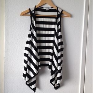 Pre-owned Forever 21 Blk and White Stripes Top
