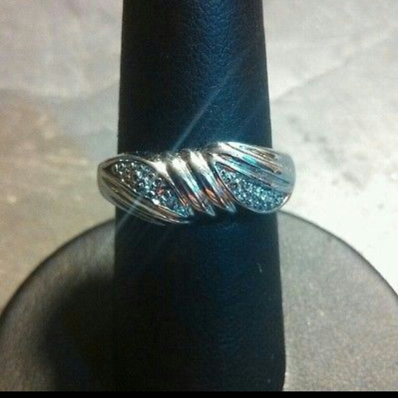 Genuine Diamond Sterling Silver Twisted Ring - Picture 2 of 3