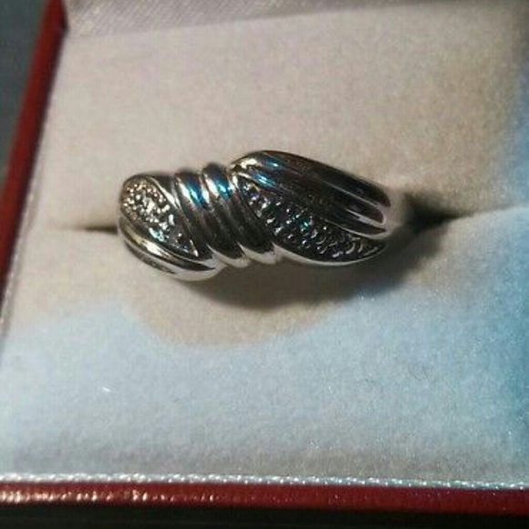 Genuine Diamond Sterling Silver Twisted Ring - Picture 3 of 3