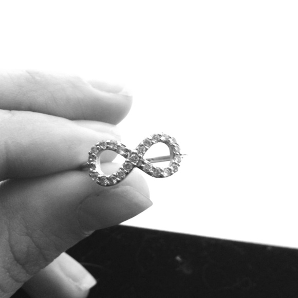 Crystal Infinity ring. - Picture 1 of 2