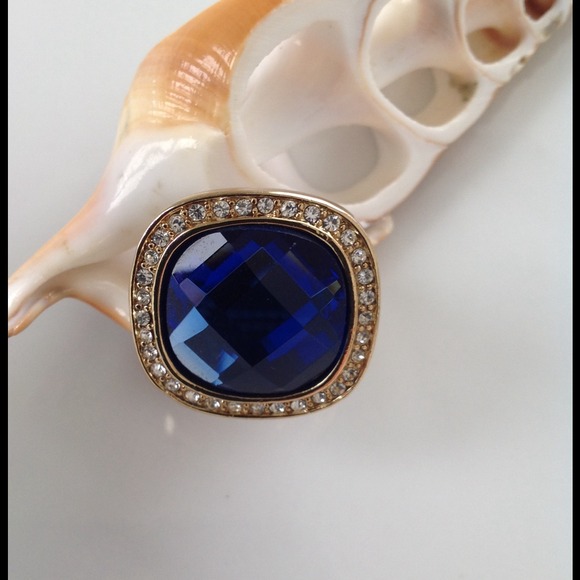Bold ring - Sz 6 - look of Blue Sapphire