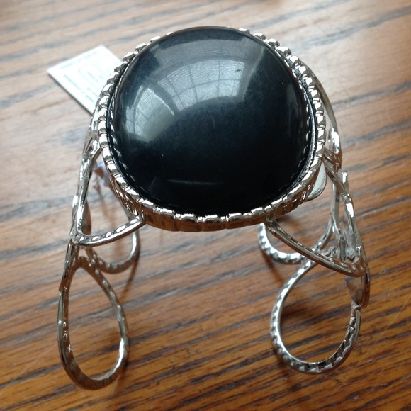 Brand cuff detailed cuff bracelet