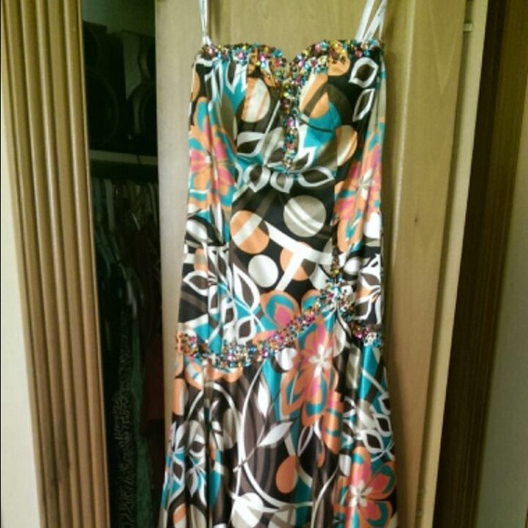 Prom dress! - Picture 2 of 3