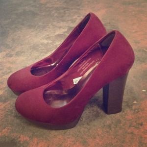 🚫SOLD🚫Dark purple Suede pumps
