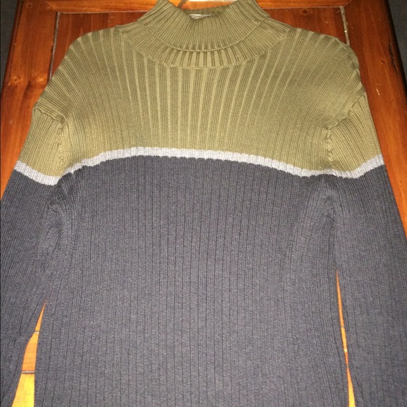 Old Navy Turtleneck sweater
