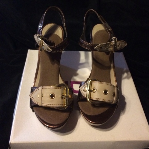 Brown wedges
