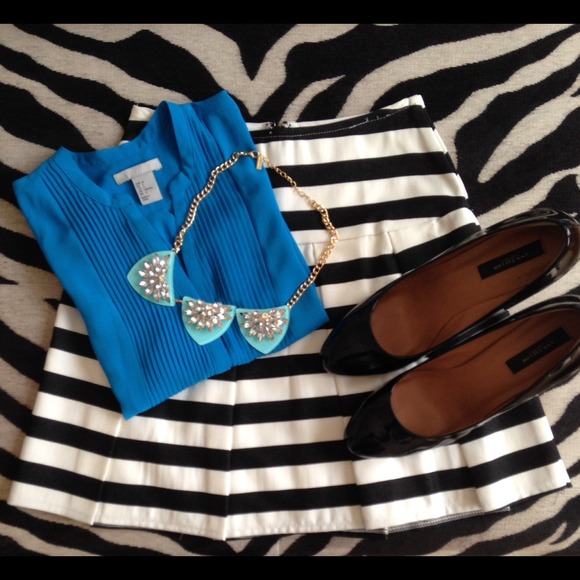 Ann Taylor Black Patent Leather Pumps