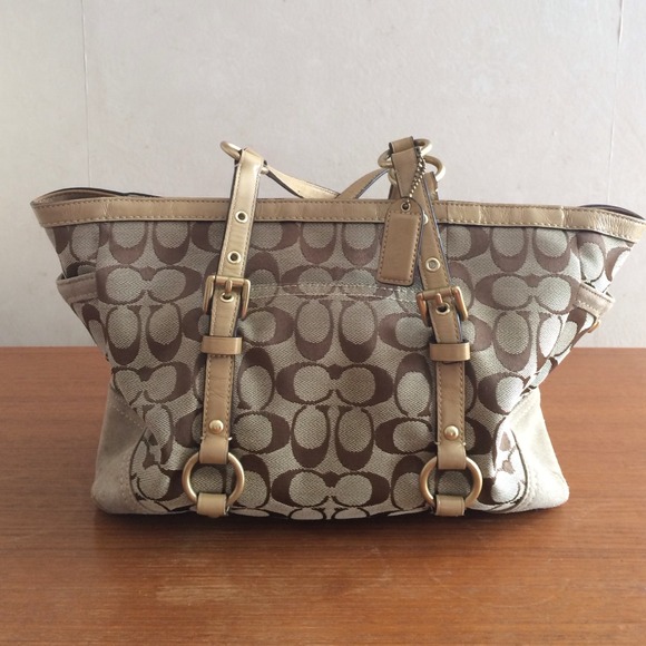 Coach handbag -- SOLD --