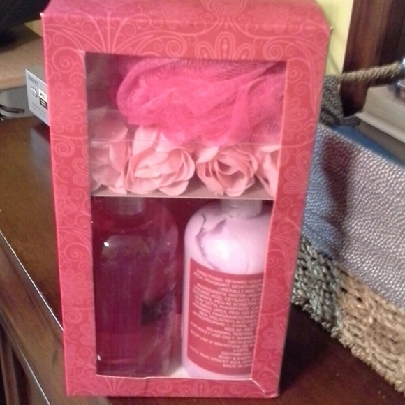 Bath an body set cherry blossom (sale)