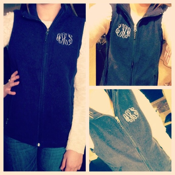 Monogrammed Fleece Vest 😍 - Picture 1 of 3