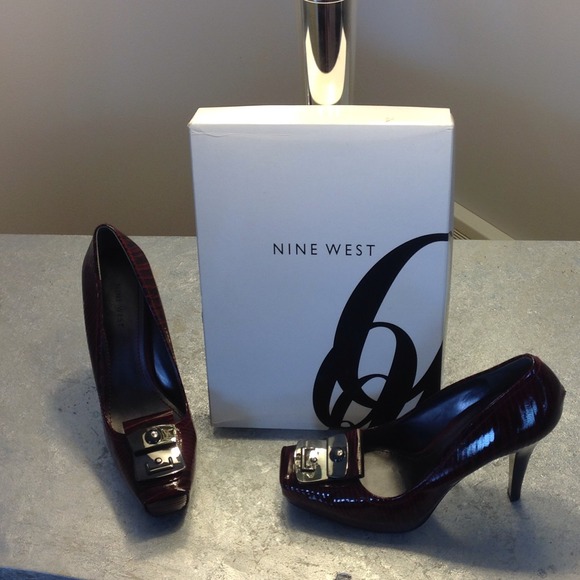 Never worn, Nine West heels - Picture 2 of 4