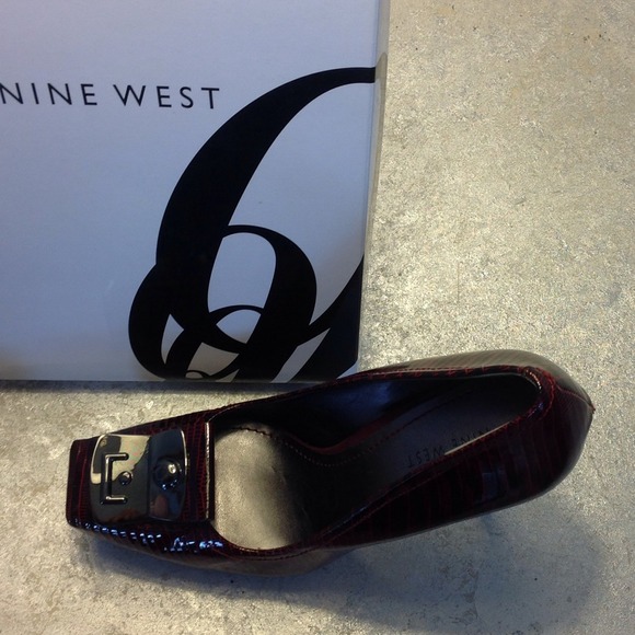 Never worn, Nine West heels - Picture 4 of 4