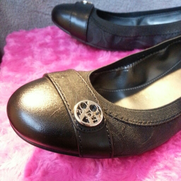 New COACH Chelsey Flat