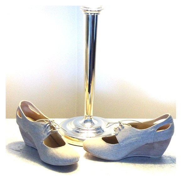 Tan, call it spring shoes - Picture 1 of 4