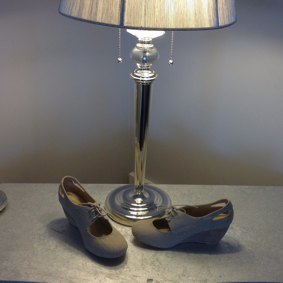 Tan, call it spring shoes - Picture 2 of 4