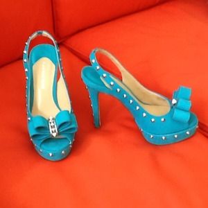 Gianni Bini stud heels NWOB 6.5 stud turquoise