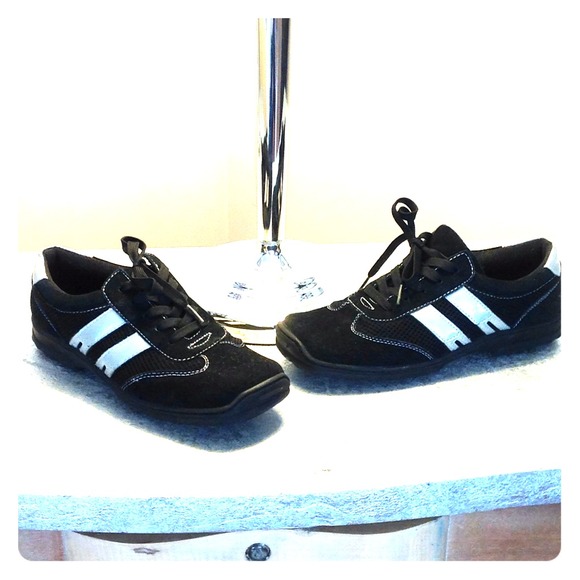 Chrome and black Steve Madden shoes - Picture 1 of 4