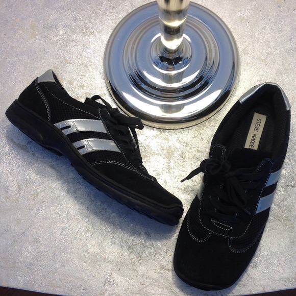 Chrome and black Steve Madden shoes - Picture 2 of 4