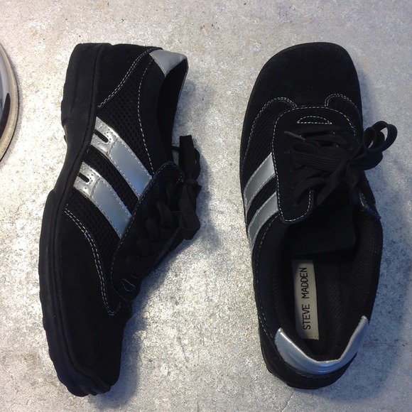 Chrome and black Steve Madden shoes - Picture 3 of 4