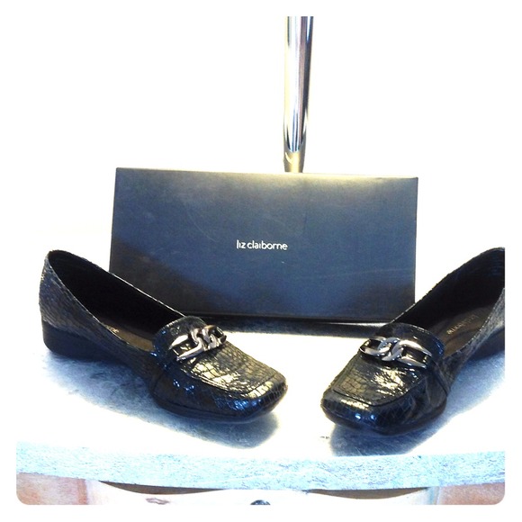 Great casual work shoes only worn once, sharp!