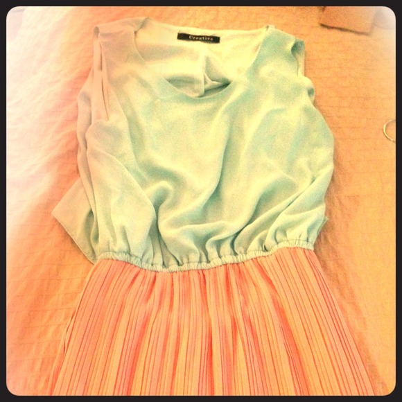 🎉HOST PICK 2/28🎉 Pleated chiffon maxi dress