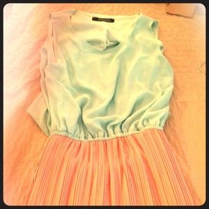 🎉HOST PICK 2/28🎉 Pleated chiffon maxi dress