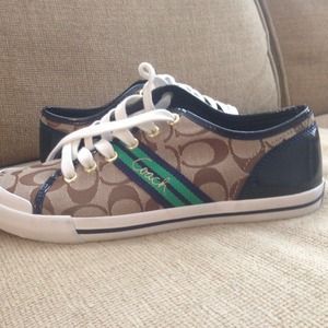 NWOT Coach Folly style shoes