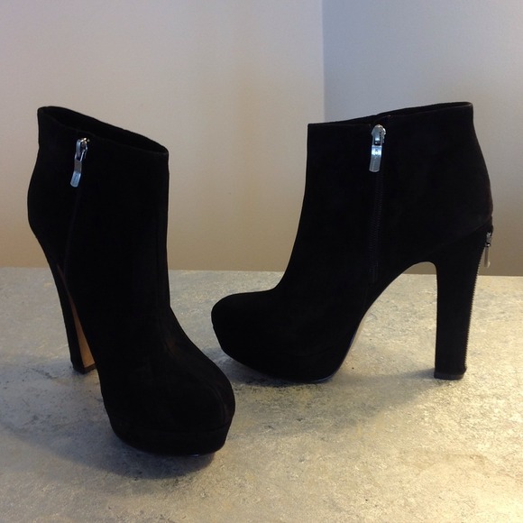 Black swede 5in heel with 1in platform. - Picture 2 of 4