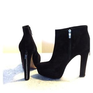 Black swede 5in heel with 1in platform.